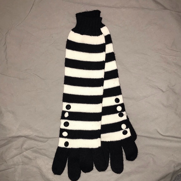 Bijou Brigitte Accessory Set - Hat, Gloves, Scarf - Picture 4 of 7